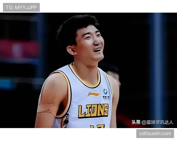 孙铭徽这日常，看着和球场上完全两个人，豪车豪宅背后竟这么接地气？